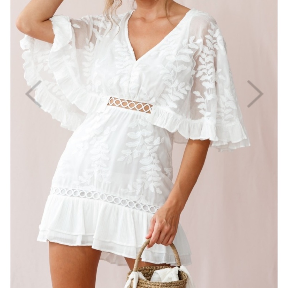 Caspar Leafy Embroidered Dress